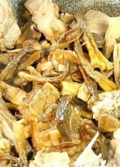 排骨炖蘑菇这样做太香了，排骨软烂入味，蘑菇嫩滑嫩爽口，真解馋