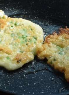 适合冷天的早餐饼，锅里一烙，热气腾腾的，出锅就吃光了，真过瘾