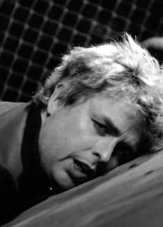 绿日乐队回归新单，在半梦半醒中疯癫！