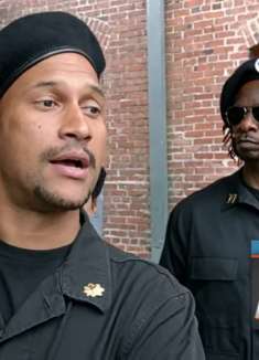 新黑豹党宣言现场：你挡住镜头啦！