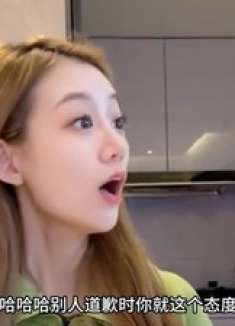 笑到邻居报警！这位女士的生活太戏剧化