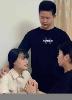 弟结婚大姐让二姐出两百万，二姐让她拿钱走人，两个月后她感动