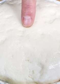 天冷发面特别慢，教你一个小诀窍，10分钟发满盆，馒头雪白又松软