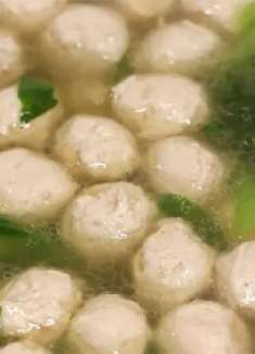 鸡肉丸子汤怎么做好吃，教你一招，汤鲜味美，肉质Q弹，孩子爱吃