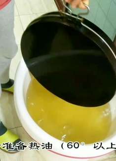 新买的砧板这样保养一次，一辈子不发霉不开裂，现在知道还不晚！