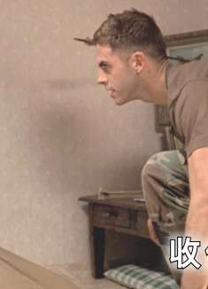 小伙发现墙上有个洞，刚好看到女神的房间……