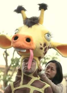 「有毒的」日本广告：儿子的长颈鹿