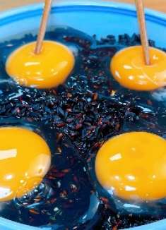 天冷了要多吃黑米，加4个鸡蛋，我奶奶一周吃6次，面色红润气色好