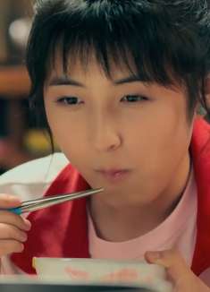 快把我哥带走：小伙的黑暗料理看着没有食欲，没想到她却吃得很香