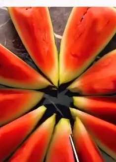 西瓜这样切可以快速去籽哦，你学会了吗？不会的要仔细看清楚呢