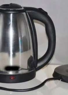 电热水壶烧水，这3个错误一定要避开，否则喝水等于“喝毒”！