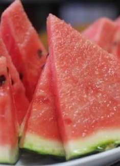 5秒钟看出西瓜生熟，记住这个位置，甜不甜看这里就知道！