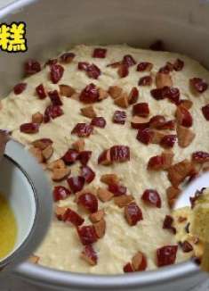 小米别只熬粥了，把它做成小米发糕，蓬松暄软，营养又好吃