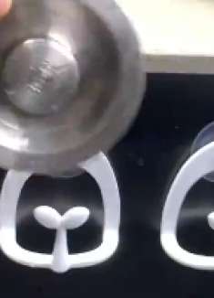 给厨房水槽放个这样的收纳架，洗碗擦，下水管塞盖都有地方放了