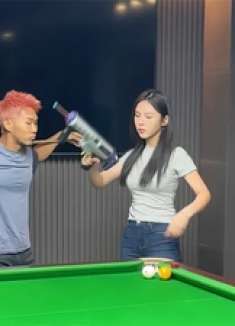 台球耍赖新高度！祝晓晗张艺杰搞笑对决，奇葩手段笑死个人！