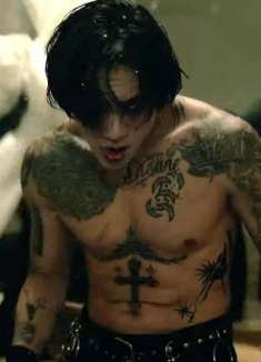 迷幻电子 MV，「病娇小恶魔」超性感演绎