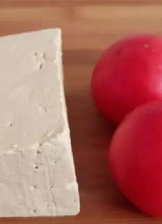 豆腐和西红柿一起做，养胃易消化，营养丰富又解馋，天冷要多喝