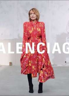 走错了？巴黎世家闯入施工现场拍大片