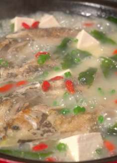 平时工作再忙也要记得多做些鱼汤给家人喝，尤其天冷的时候