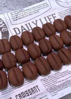 自制咖啡豆曲奇，酥脆解馋，香气浓郁，同事都说好吃