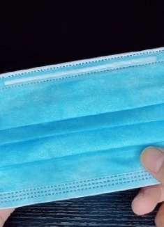 一次性口罩放在马桶里,一年不刷也不脏无异味