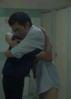 泰国搞笑反转广告，男厕里和老板深情告白