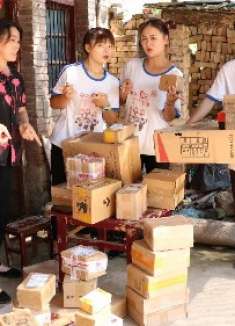 姐妹俩在网上买平衡车，没想操作失误清空了妈妈的购物车，真壕气