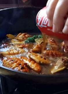 鸡翅怎么做好吃？学会加它一起烹饪，大人小孩都喜欢