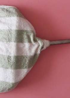 扫了二十几年的地，才知道在扫把上包个毛巾这么实用，家家都需要