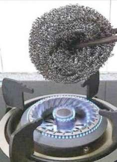 钢丝球放火上烤一烤，想不到这么厉害，好多人还不懂，家家用得到