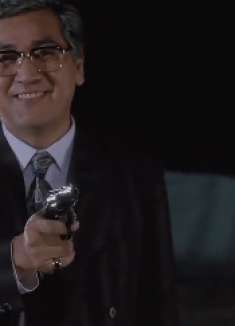 雷洛传：颜同耍帅坐电梯去杀雷洛，结果雷洛一堆手下在等他