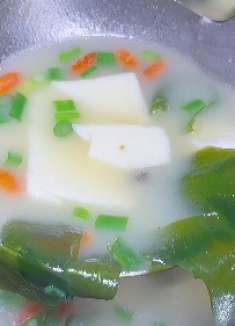 给鲫鱼汤中加点这个，瞬间鲜香味美营养加倍，再也不担心鱼腥味了