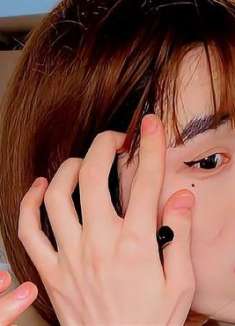 你到哪儿了？到眼影了……