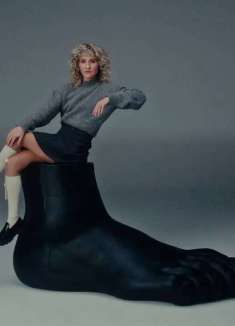 「欲望的重量」，悲伤却轻盈的能量