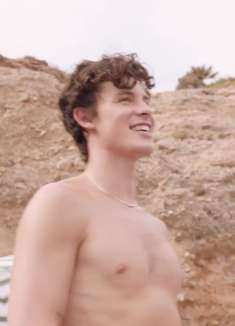 萌德Shawn Mendes拍摄《Summer of Love》时的幕后花絮第一趴！