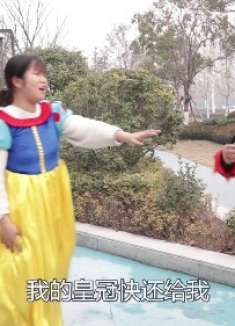 奥特曼:怪兽抢走公主的皇冠,绿巨人能帮她要回来吗,幽默