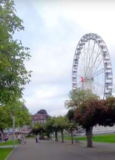 因特拉肯，在两湖之间的瑞士小镇