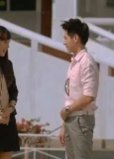 初恋这件小事：新体育老师被阿欧先接，小水来楼梯找阿霞她们