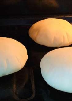 披塔饼，掰开就像个口袋，烘烤过程鼓起像气球，制作过程非常有趣