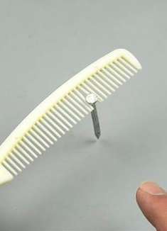 旧梳子不要扔，上面挂颗钉子，解决全家人大麻烦，还不知道亏大了