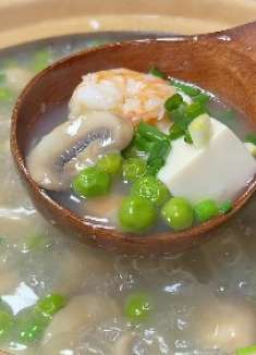 这个豆腐虾菇煲真的是太鲜美了，天冷了给孩子做上一锅，营养美味