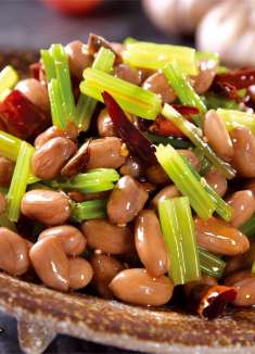 五香花生米，清爽小菜，早起时配稀粥真舒服，开胃解腻又下饭