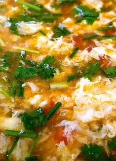 西红柿鸡蛋汤看似简单，原先也有诀窍，教你一招，蛋花漂亮超美味