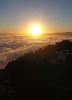 在云端漫游，享受温暖阳光