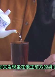 便衣警察吃饭时，突然收到救命纸条！