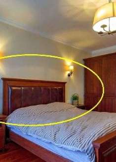 晚上睡觉时,有4样东西切记不要放床头,绝不是迷信,有的快扔掉