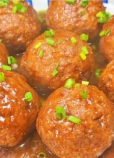 手把手教你红烧狮子头的传统做法，步骤详细，入口软糯鲜嫩多汁