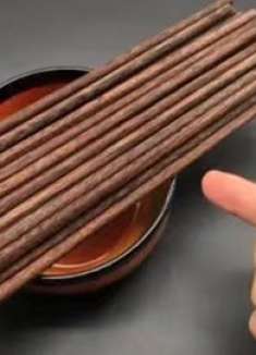 旧筷子脏了别清洗，用上这个方法，立马清洗干净，早知早受益