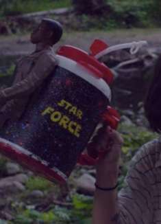 喜剧短片：虚无缥缈的男友和「疯狂」的女孩