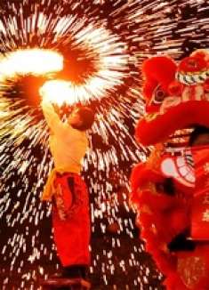 蛇年炸场！醒狮陪你看电钻烟花，弹幕许愿，好运马上来敲门！